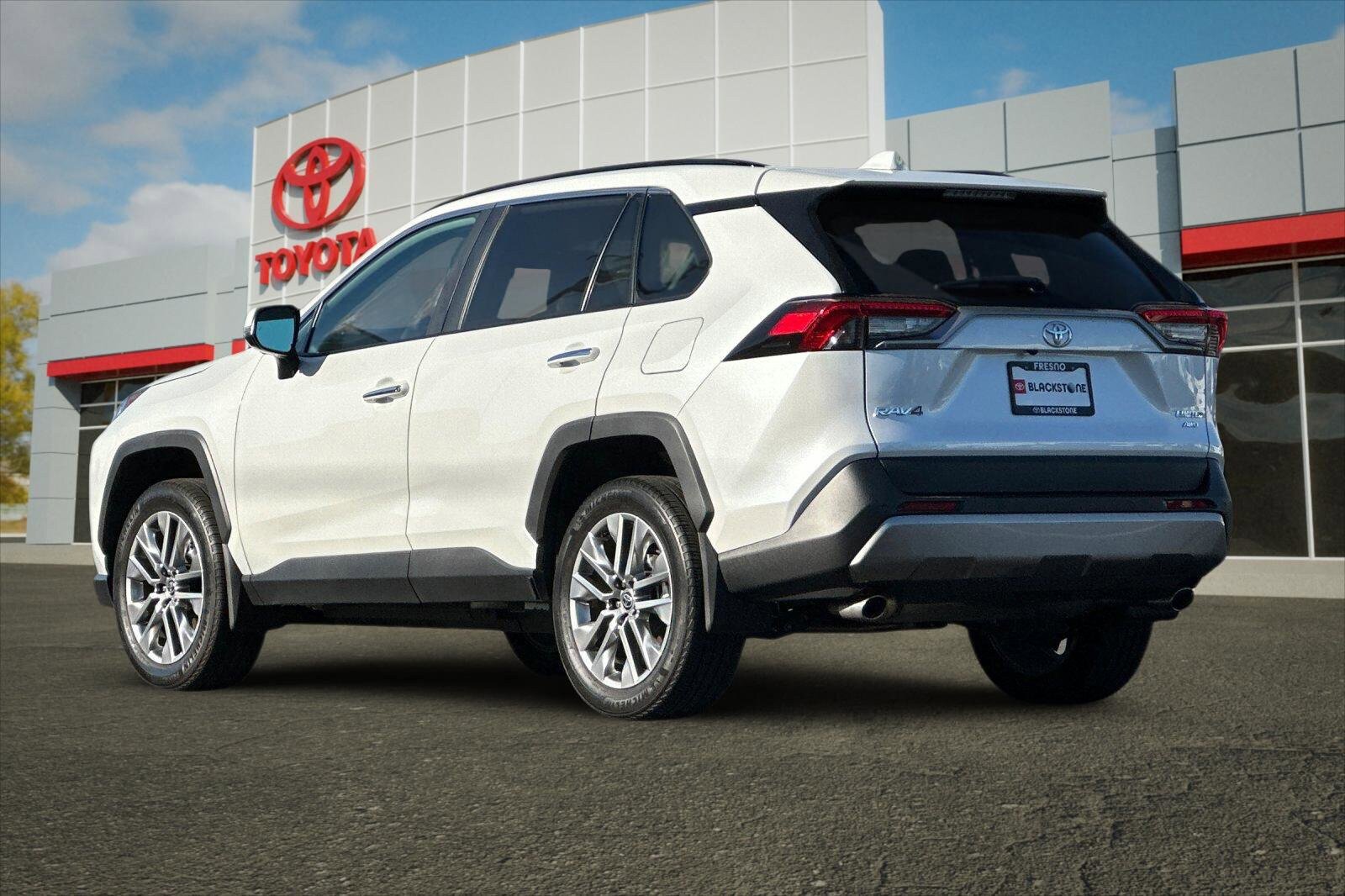 Used 2023 Toyota RAV4 Limited image 5