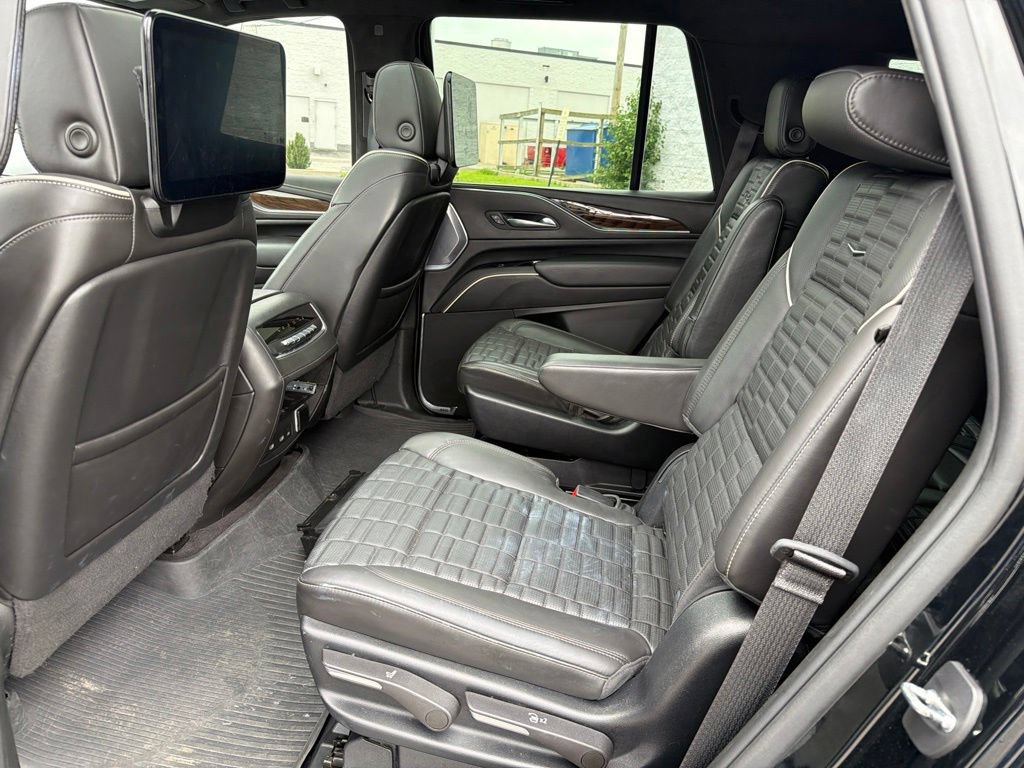 Used 2023 Cadillac Escalade Sport Platinum w/ Heavy-Duty Trailer Package AWD/4WD image 19