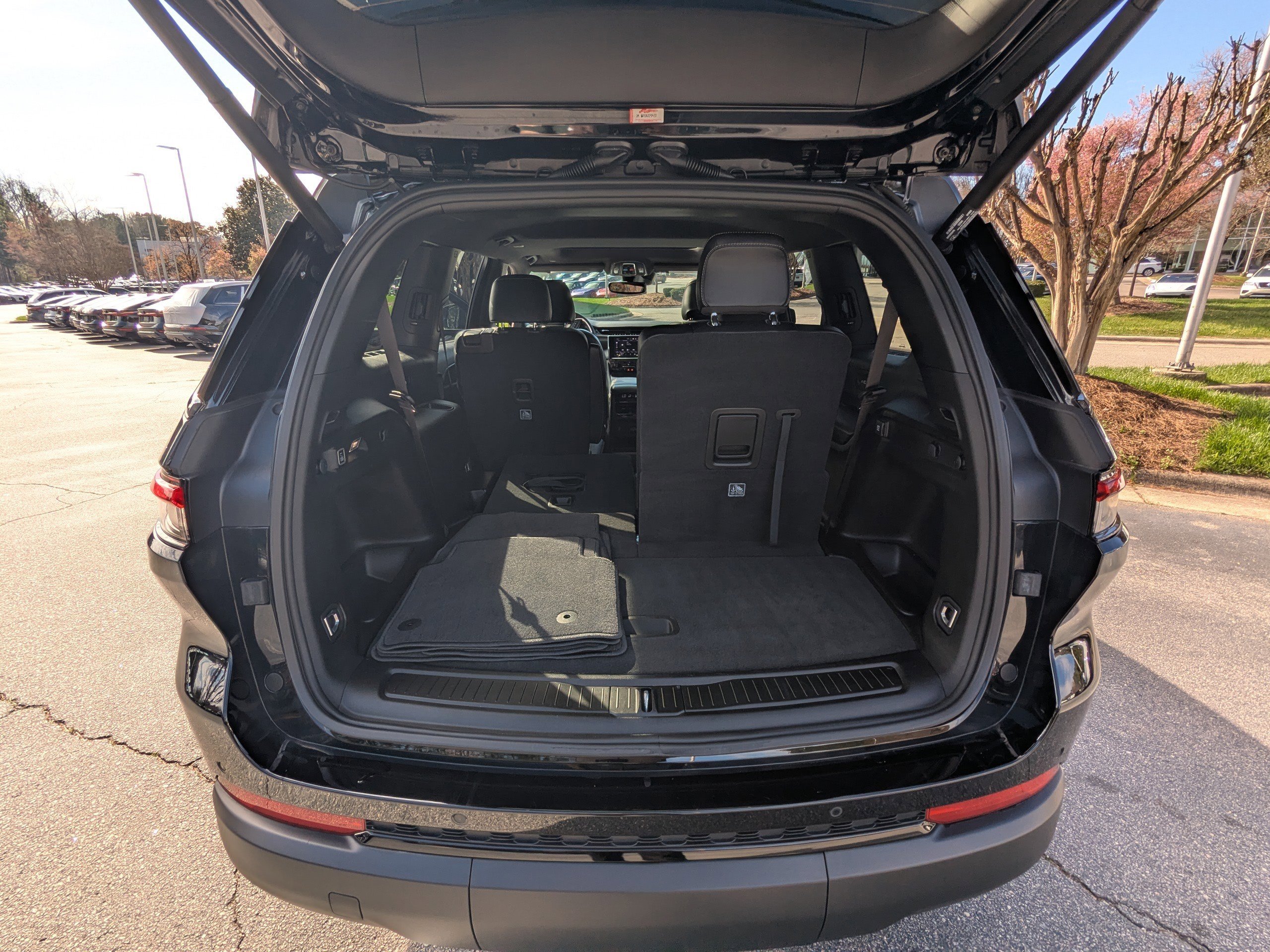 Certified 2023 Jeep Grand Cherokee L Laredo image 16