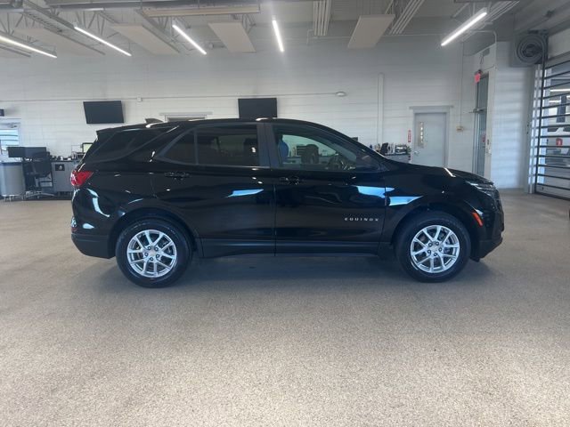 Used 2023 Chevrolet Equinox LS AWD/4WD image 4