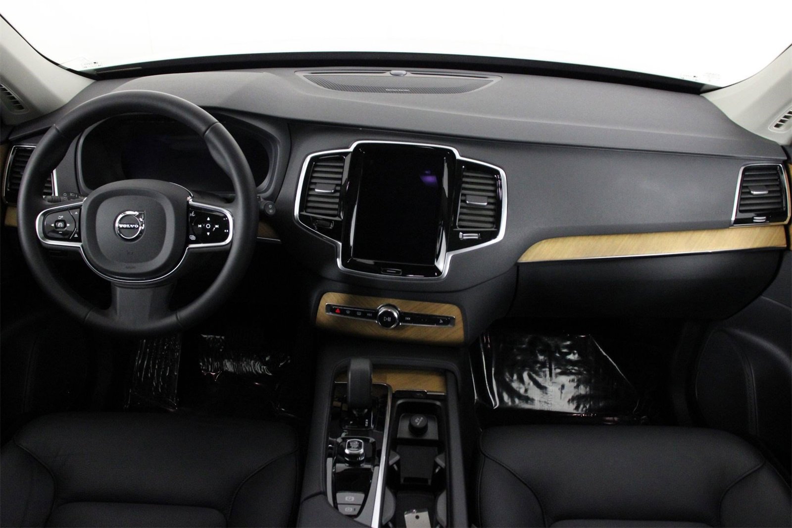 Certified 2024 Volvo XC90 T8 Plus w/ Protection Package Premier image 7