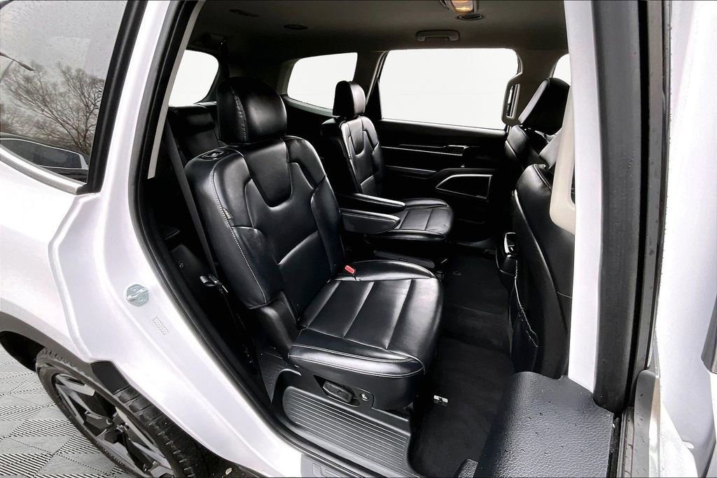 Used 2024 Kia Telluride S image 19