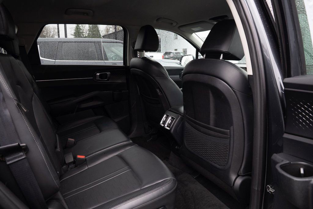 Used 2024 Kia Sorento S FWD image 21
