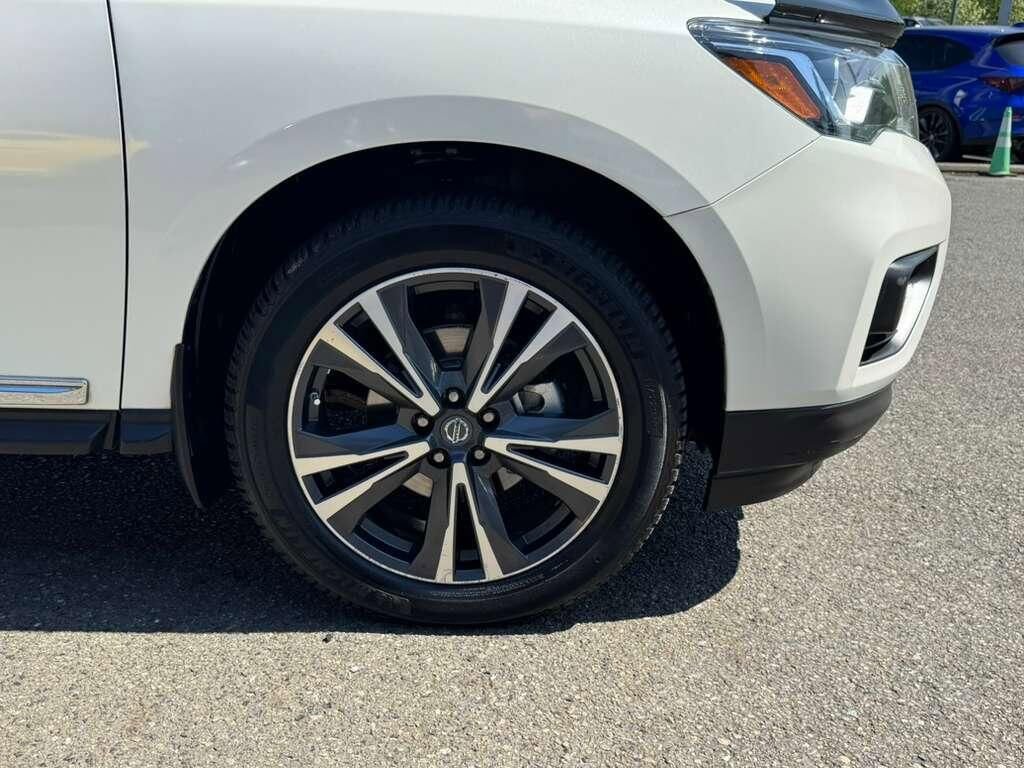 Used 2017 Nissan Pathfinder Platinum AWD/4WD image 12