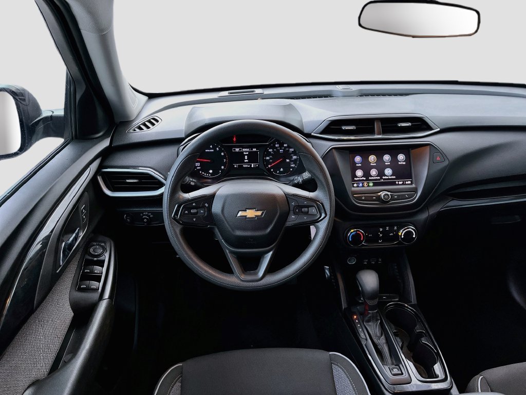 Used 2021 Chevrolet TrailBlazer LS w/ LPO, Blackout Package FWD image 20