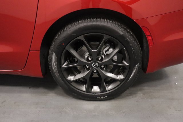 New 2026 Chrysler Pacifica Limited image 25