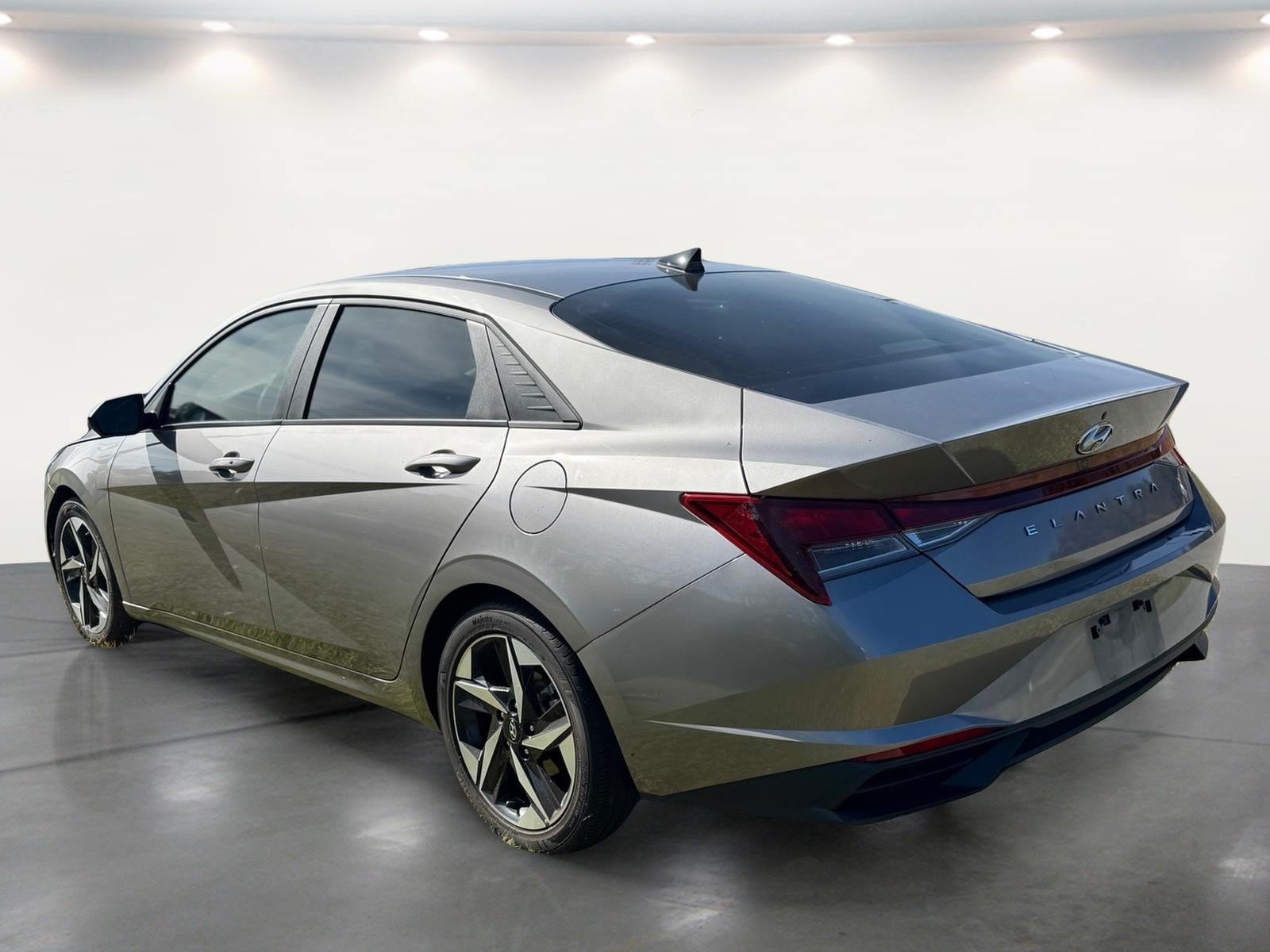 Used 2023 Hyundai Elantra SEL w/ Convenience Package FWD image 19