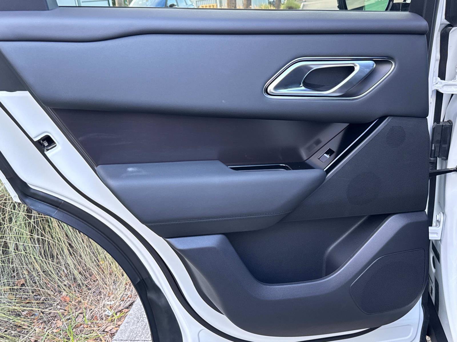 New 2026 Land Rover Range Rover Velar Dynamic SE image 13