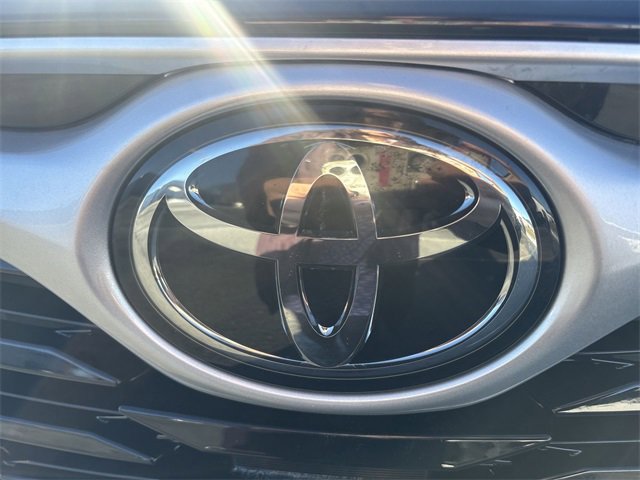 Used 2021 Toyota Highlander XLE image 32