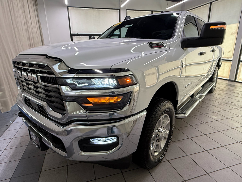 Used 2025 RAM 2500 Big Horn AWD/4WD image 10