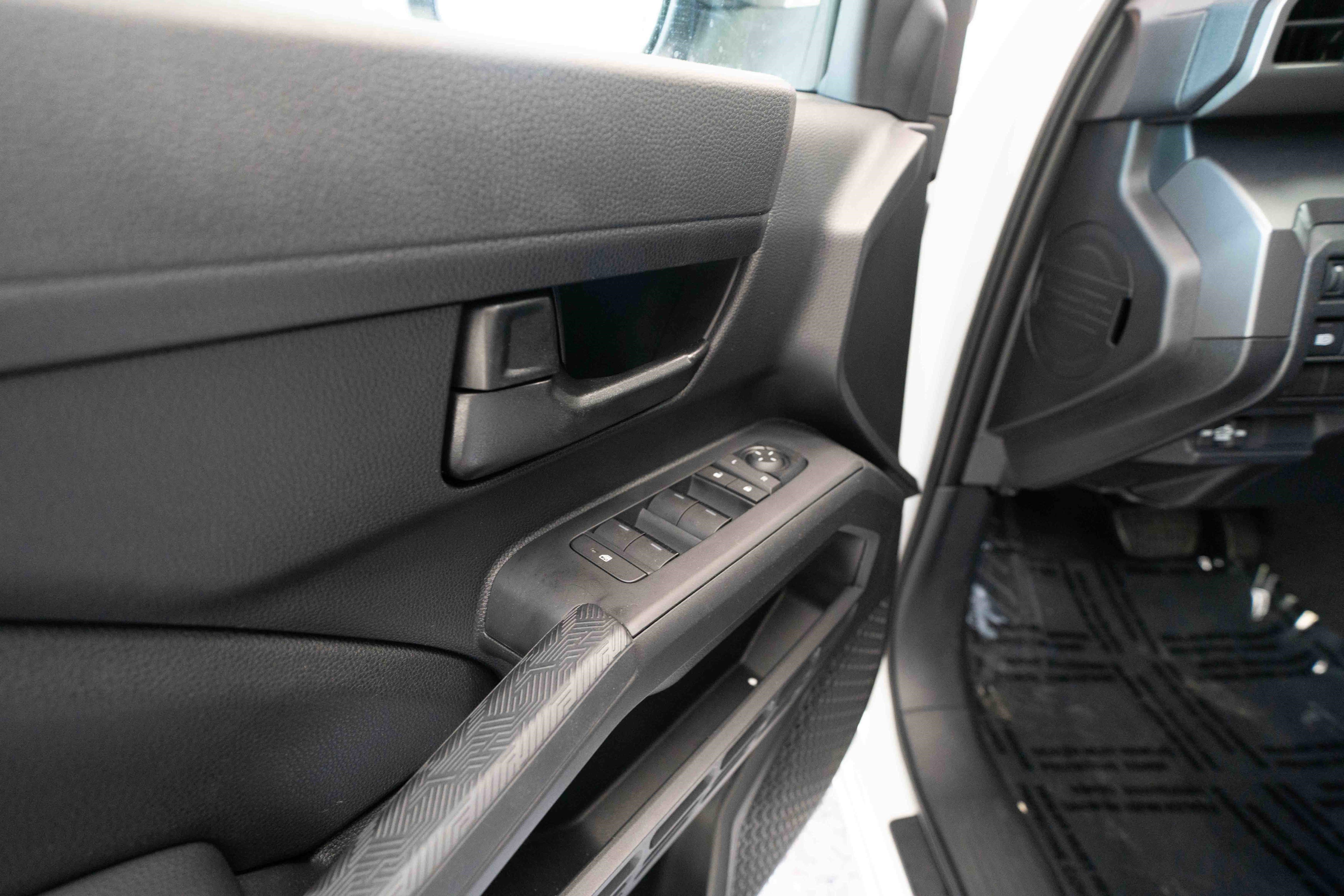 Used 2024 Toyota Tacoma SR5 AWD/4WD image 7