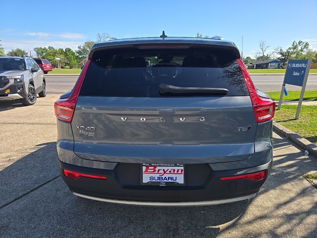 Used 2021 Volvo XC40 T5 Momentum image 6