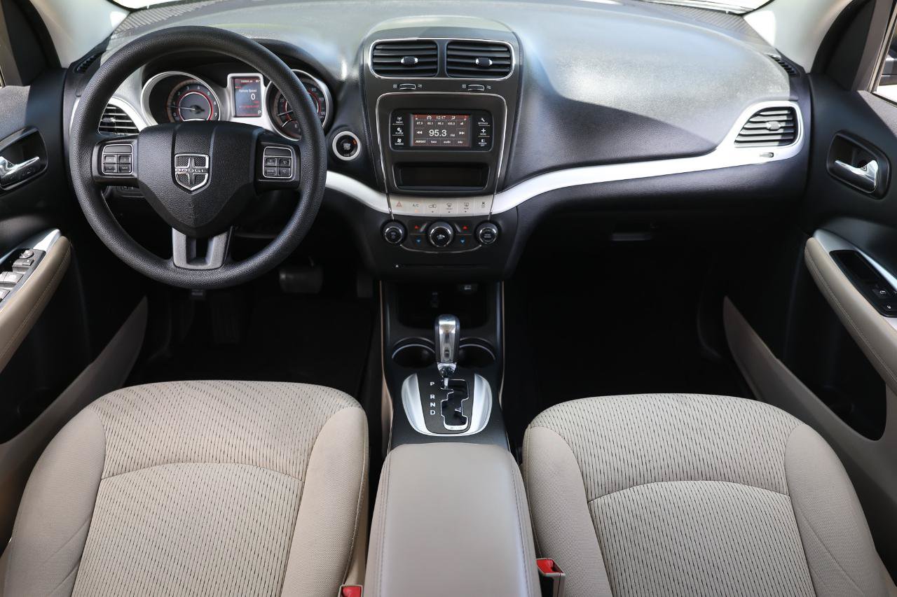 Used 2017 Dodge Journey SXT w/ Comfort/Convenience Group FWD image 2