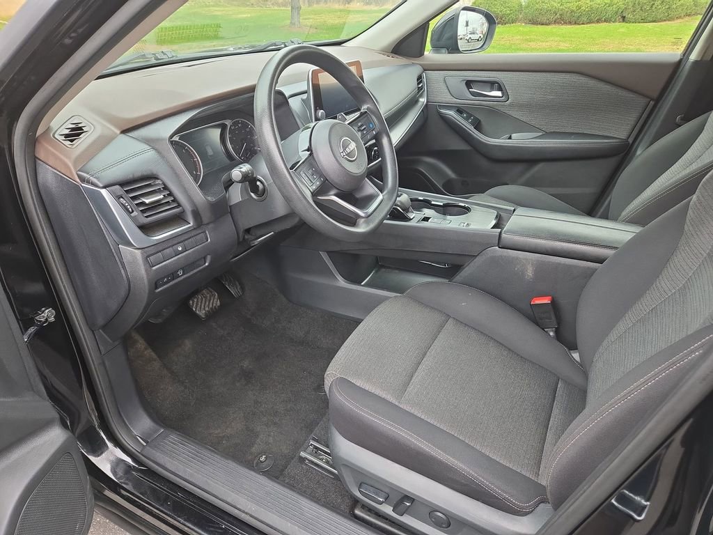 Used 2023 Nissan Rogue SV image 14