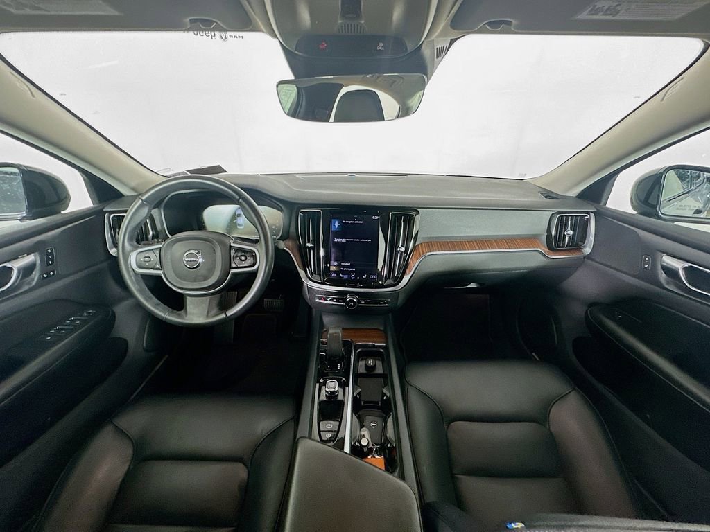 Used 2022 Volvo S60 B5 Momentum image 10