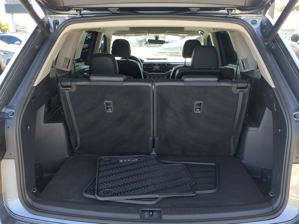 Used 2023 Volkswagen Atlas SE w/ Panoramic Sunroof Package FWD image 9