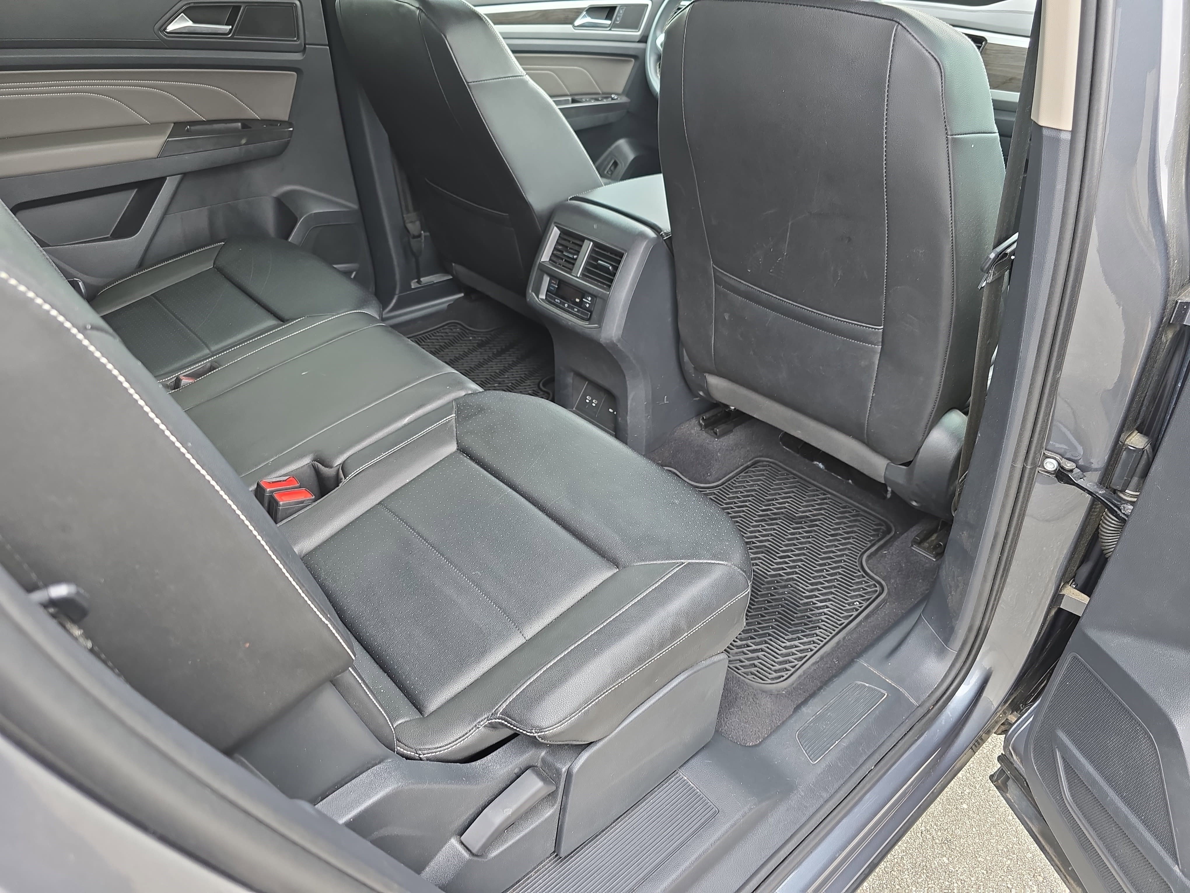Used 2023 Volkswagen Atlas SE w/ Black Wheel Package AWD/4WD image 11