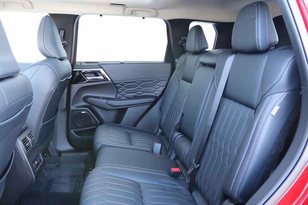 Used 2025 Mitsubishi Outlander SEL AWD/4WD image 29