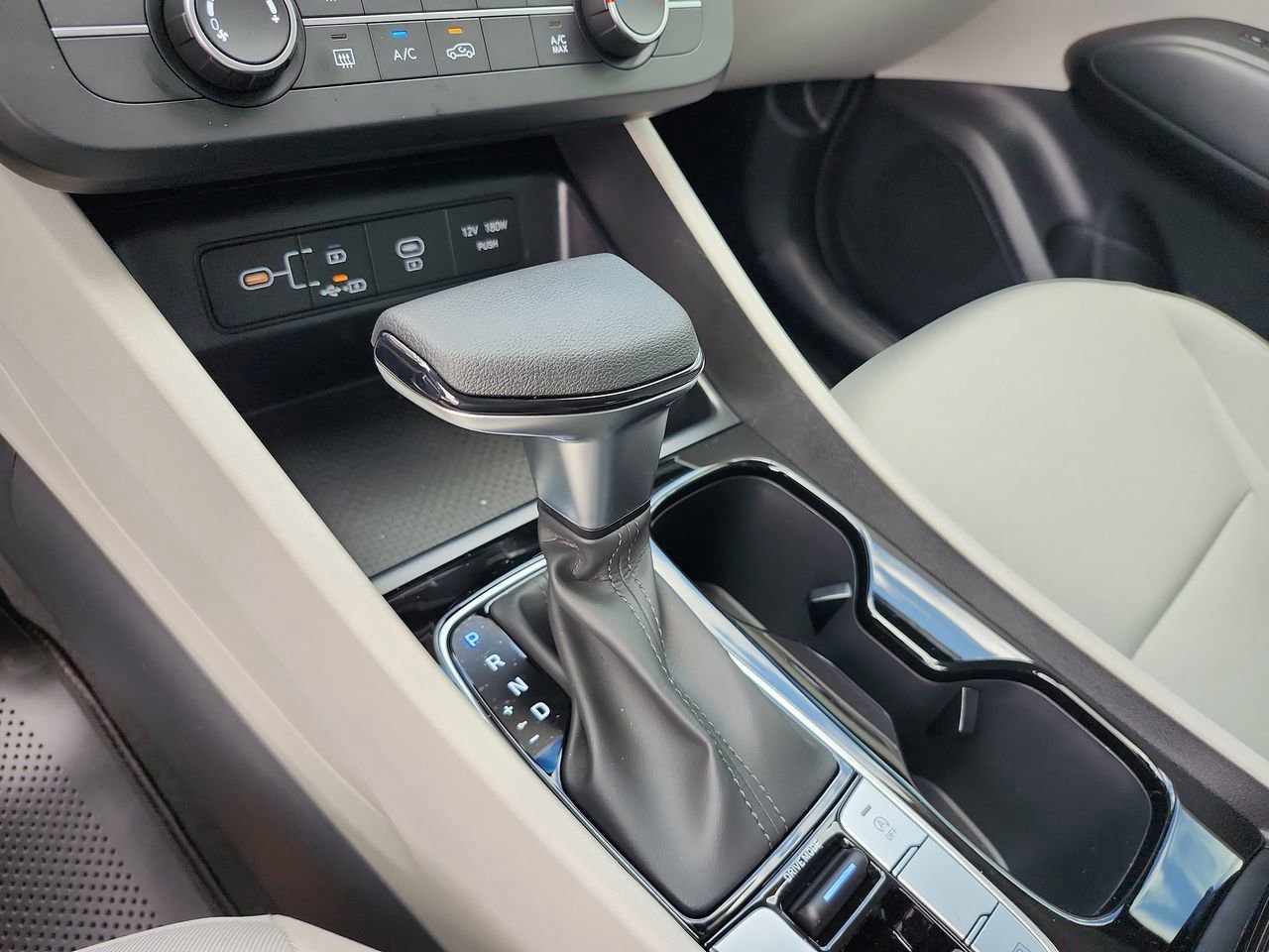 New 2026 Hyundai Tucson SE image 12