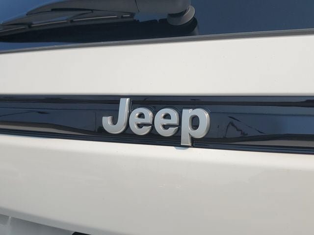 New 2026 Jeep Grand Cherokee Laredo X RWD image 8