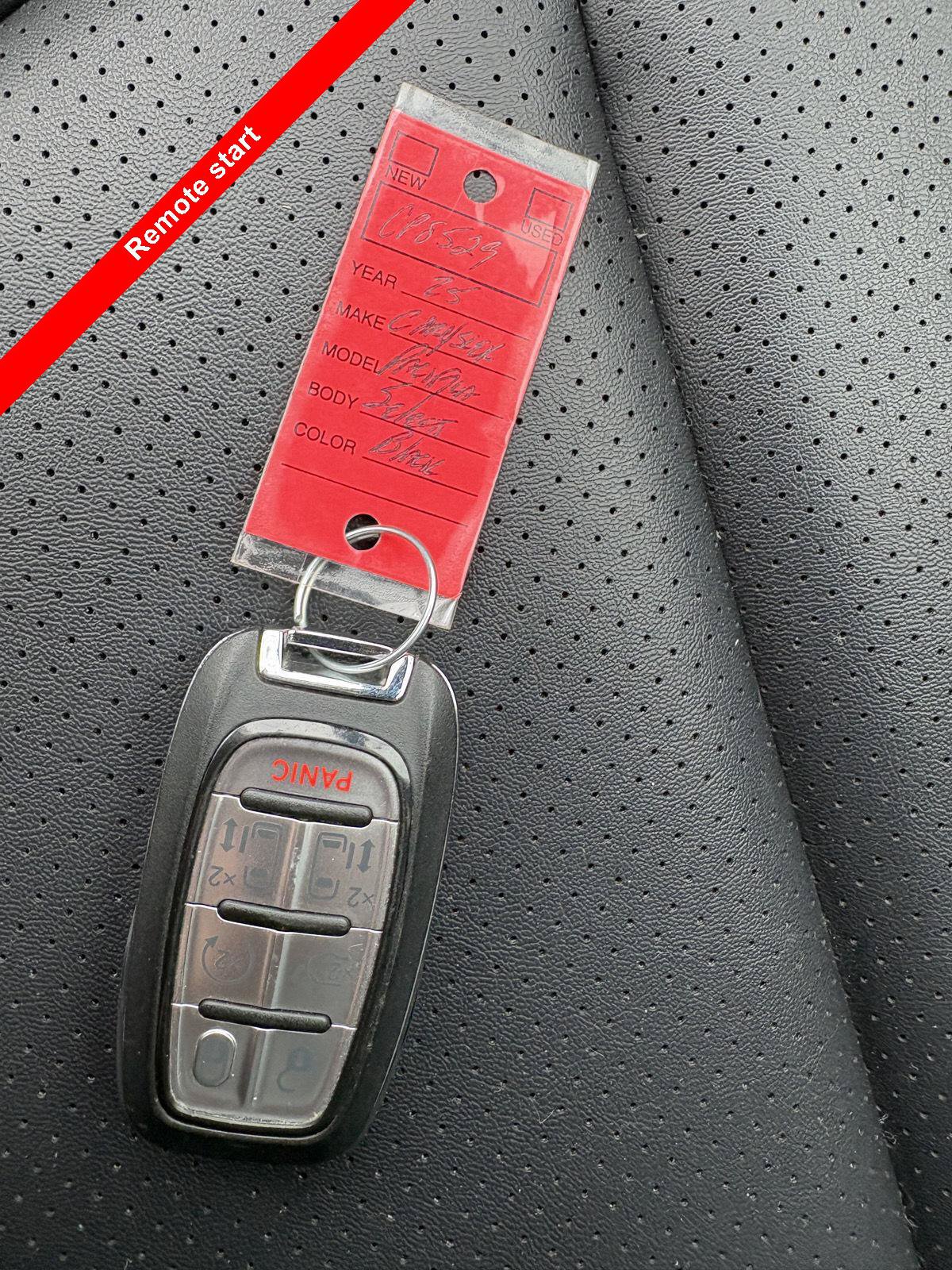 Used 2025 Chrysler Pacifica Select FWD image 29