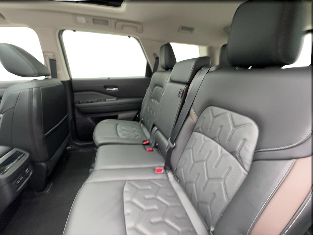 Used 2026 Nissan Pathfinder Platinum w/ Cargo Package FWD image 26