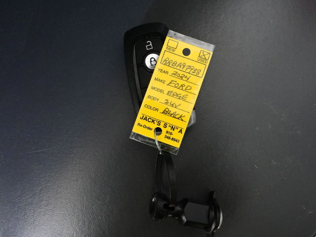 Used 2024 Ford Edge SEL image 22