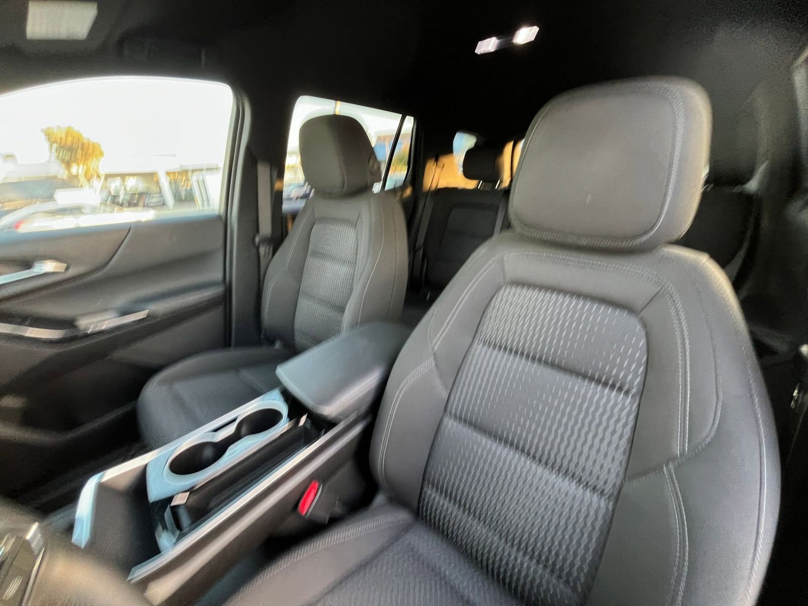 Used 2025 Chevrolet Equinox LT image 37