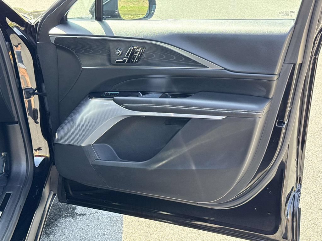 Certified 2025 Cadillac Lyriq Luxury w/ LPO, Floor Liner Package AWD/4WD image 27