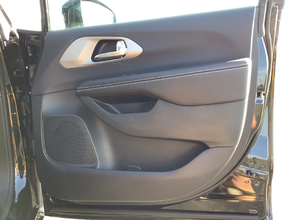 New 2027 Chrysler Pacifica LX FWD image 21