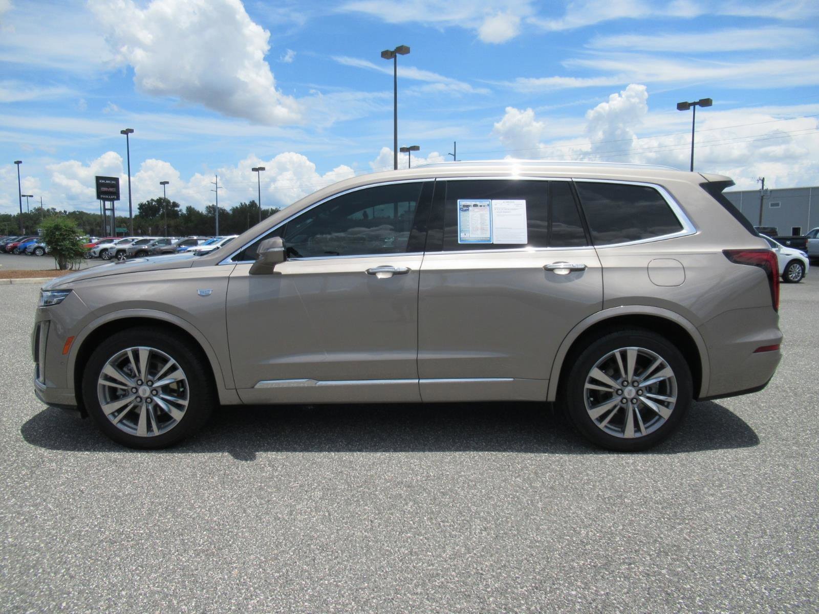 Used 2022 Cadillac XT6 Premium Luxury w/ Technology Package FWD image 4