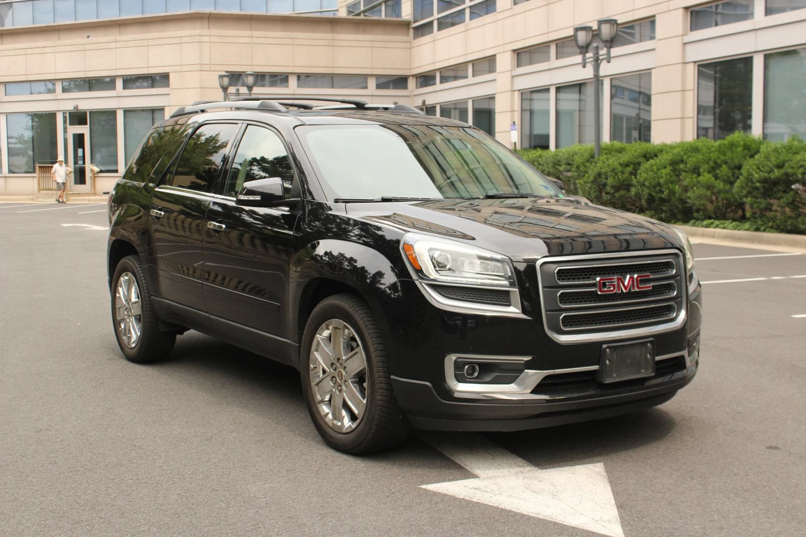 Used 2017 GMC Acadia Limited SLT AWD/4WD image 1