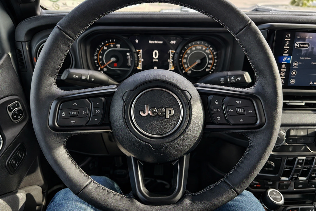 Used 2026 Jeep Gladiator Mojave AWD/4WD image 17