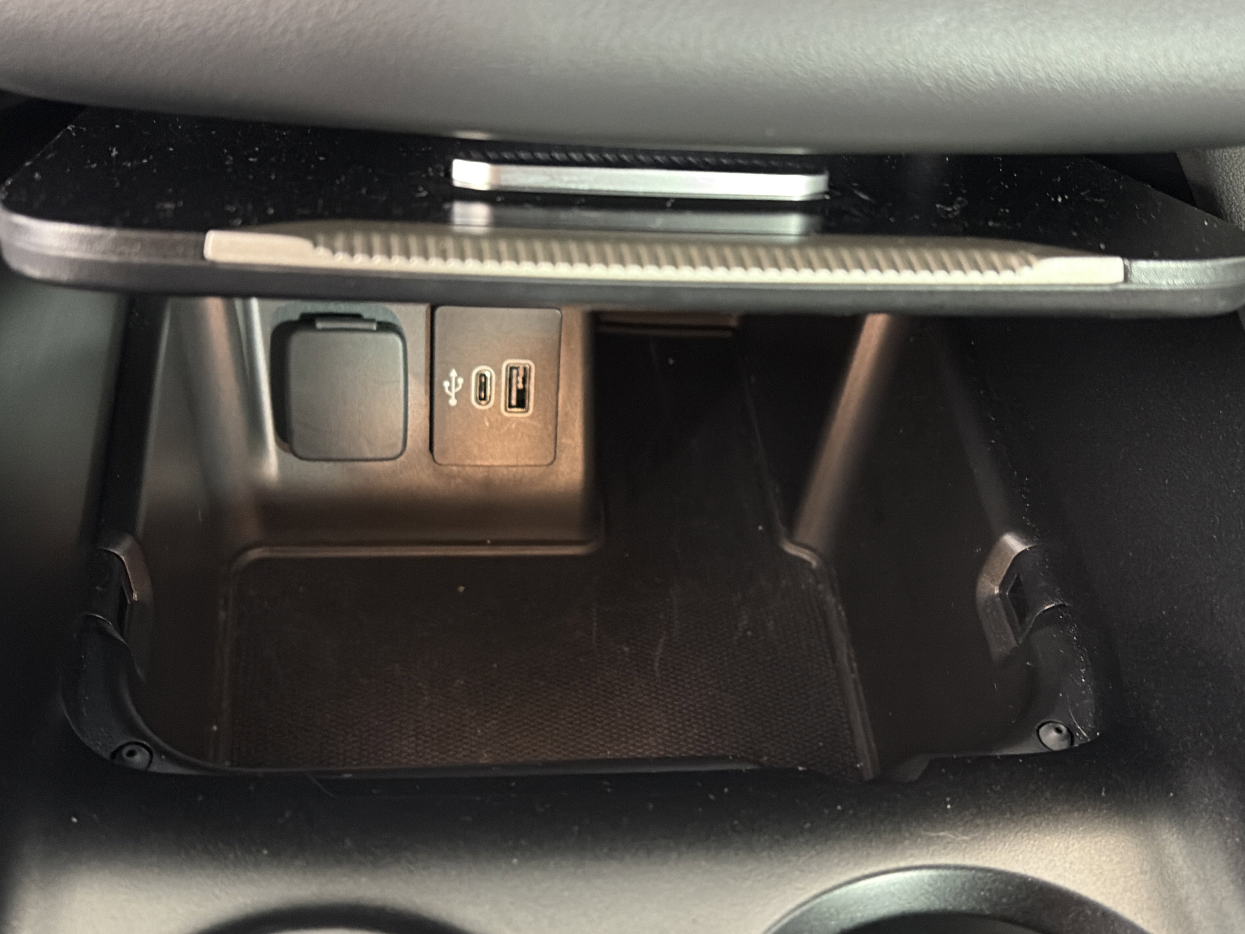 Used 2025 Ford Explorer Active image 29