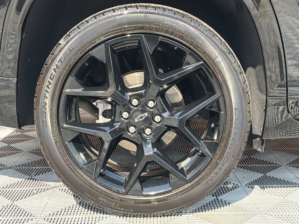 Used 2024 Chevrolet Traverse RS FWD image 23