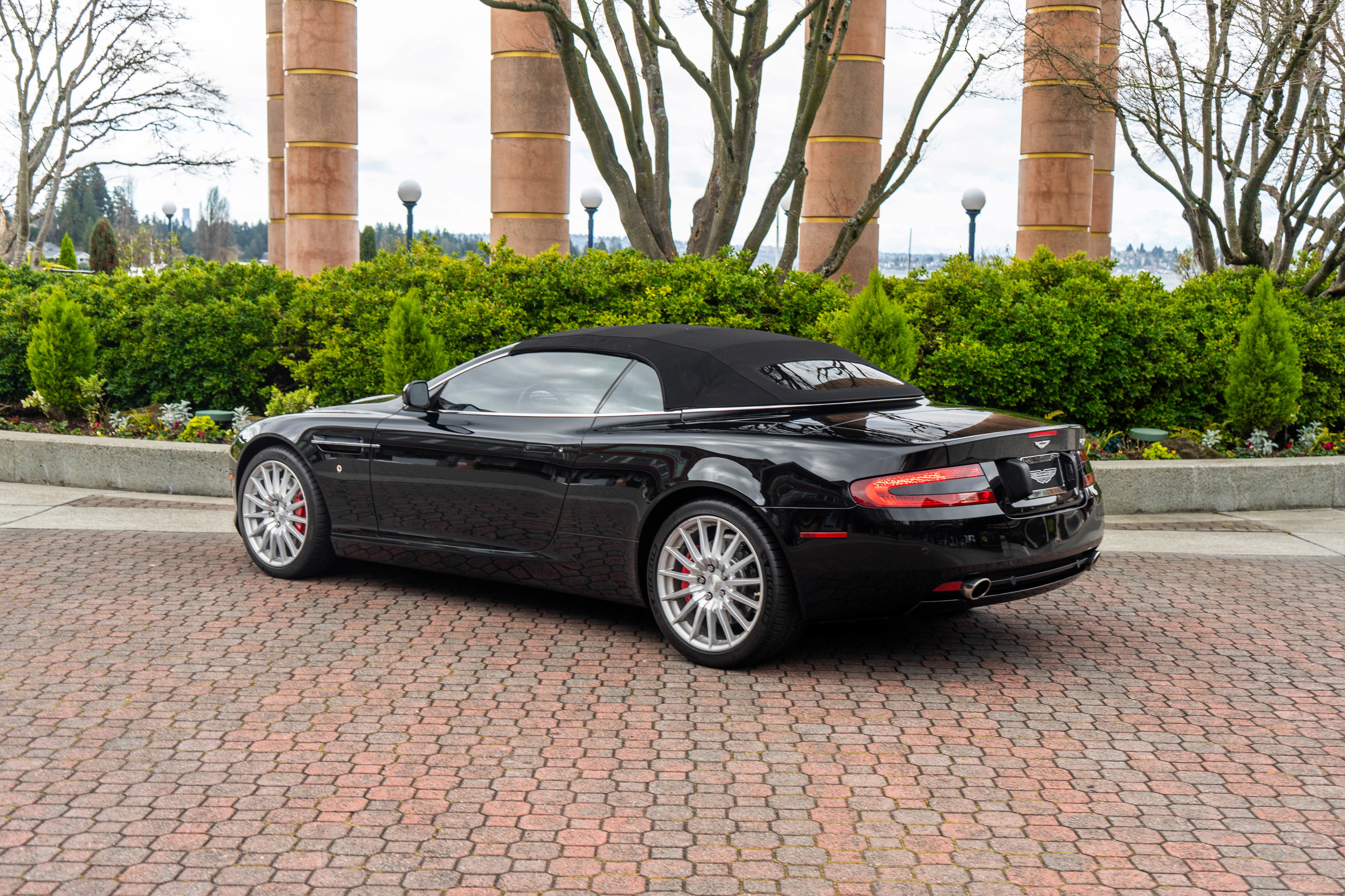 Used 2009 Aston Martin DB9 Volante image 2