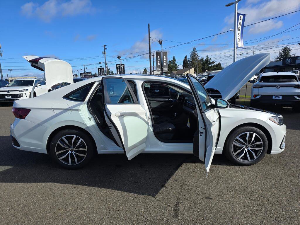 New 2026 Volkswagen Jetta SE image 17