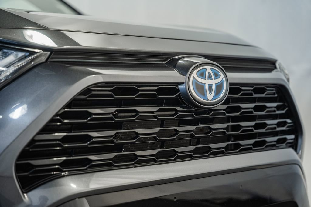 Used 2022 Toyota RAV4 SE w/ Convenience Package image 11