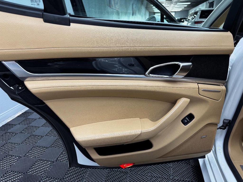 Used 2015 Porsche Panamera 4 image 47