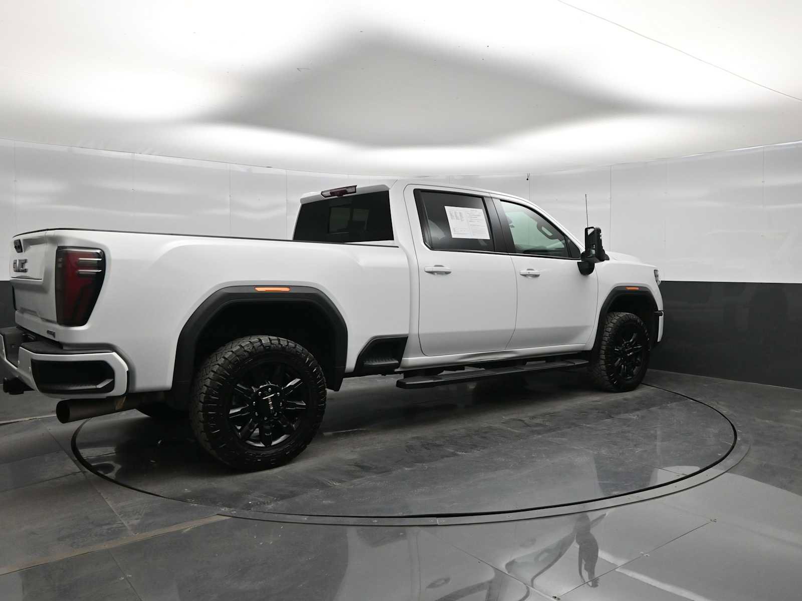 Used 2024 GMC Sierra 2500 AT4 w/ AT4 Premium Plus Package AWD/4WD image 8