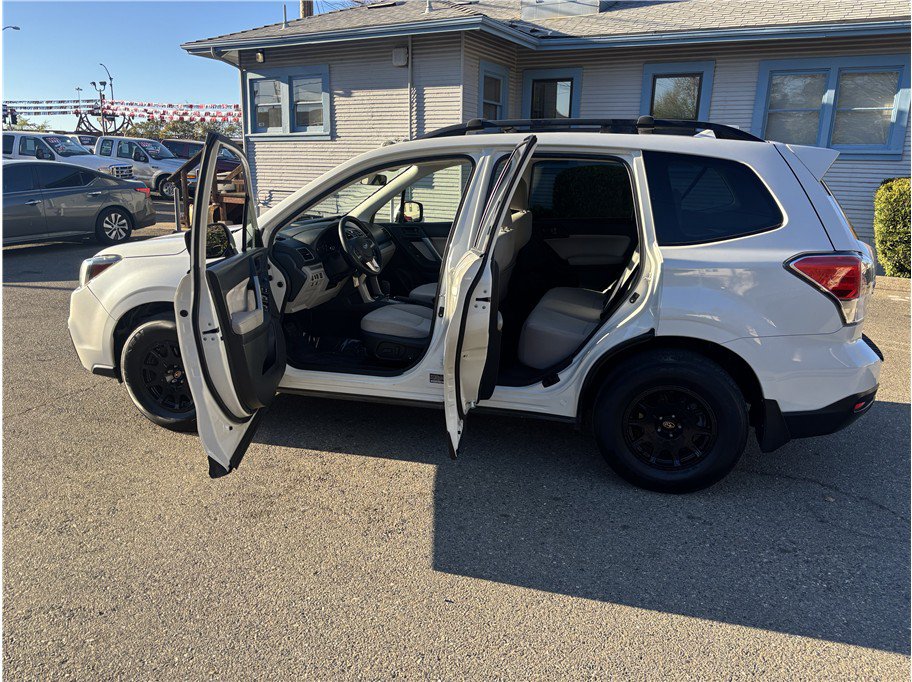 Used 2018 Subaru Forester 2.5i Premium AWD/4WD image 12
