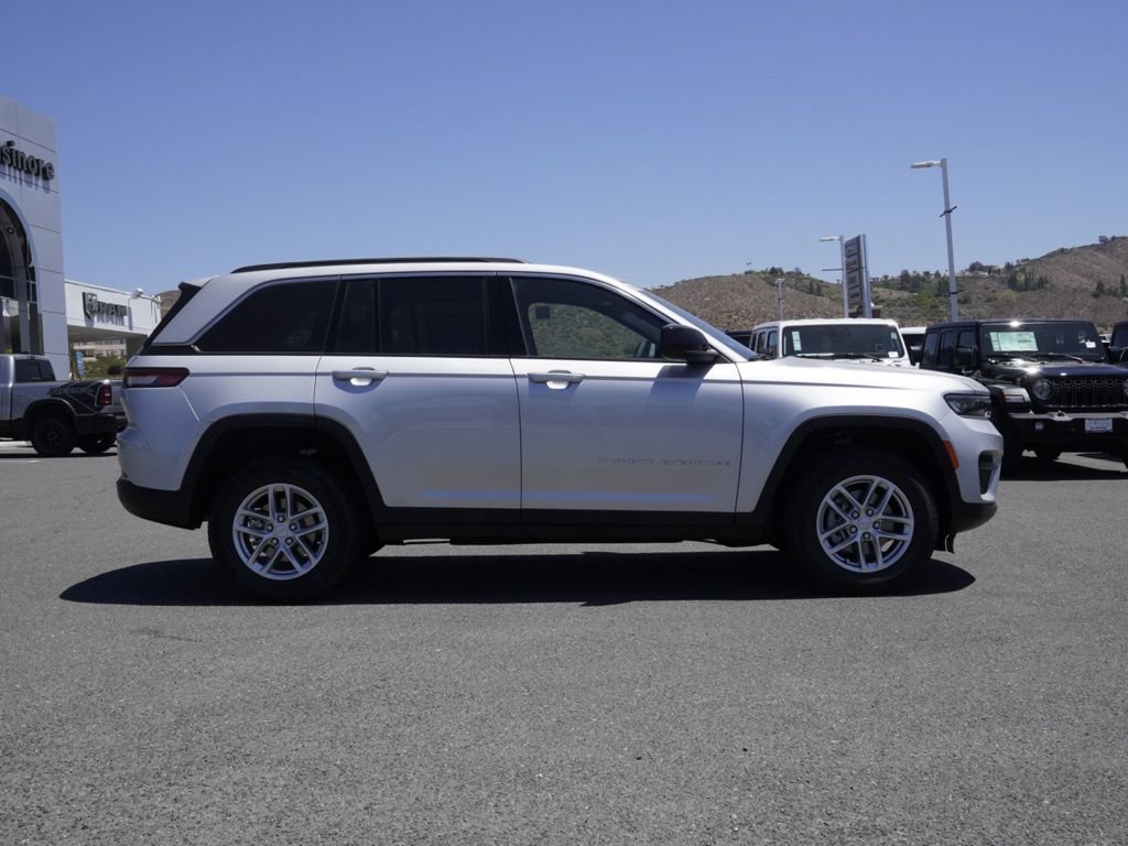 New 2026 Jeep Grand Cherokee Laredo RWD video 3