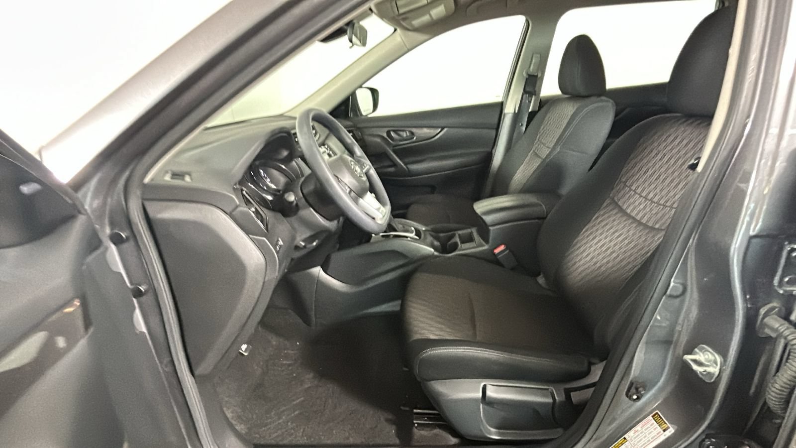 Used 2020 Nissan Rogue S FWD image 13