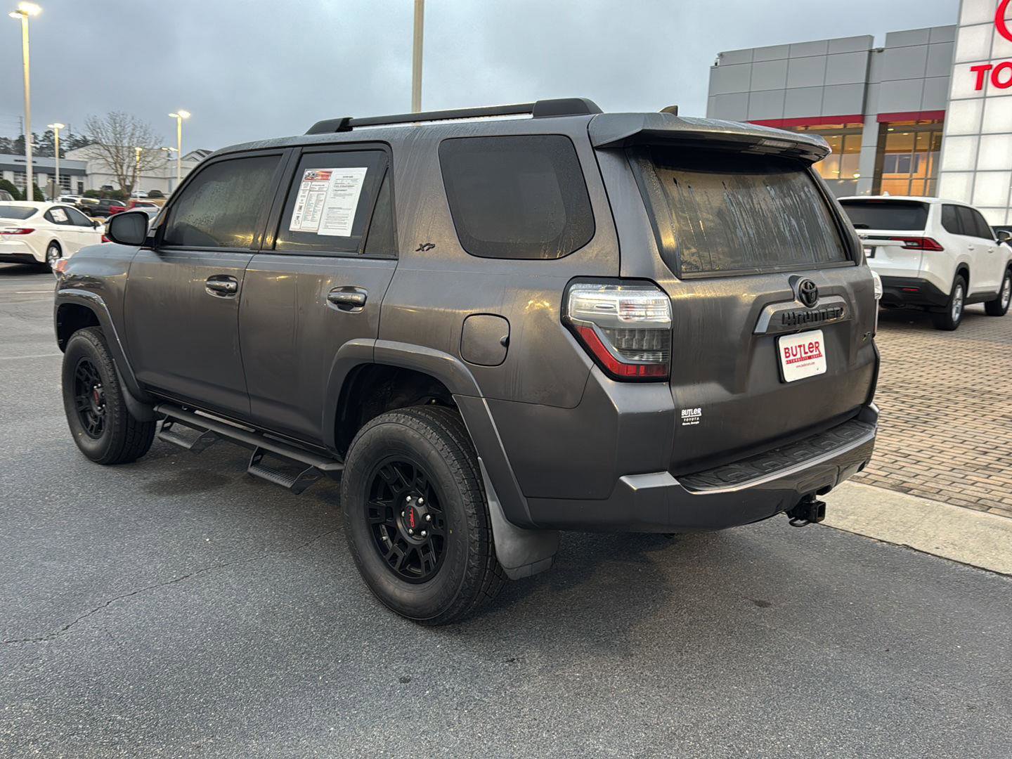Used 2017 Toyota 4Runner SR5 image 3