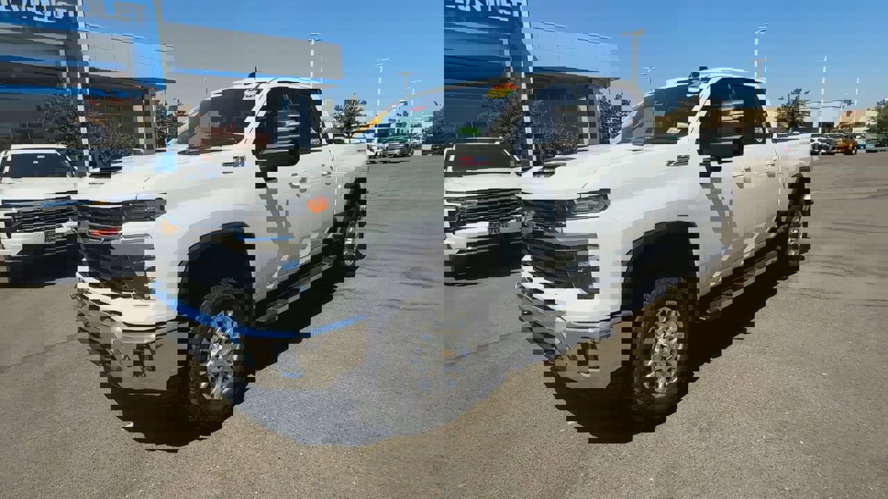 Used 2024 Chevrolet Silverado 2500 LT image 3