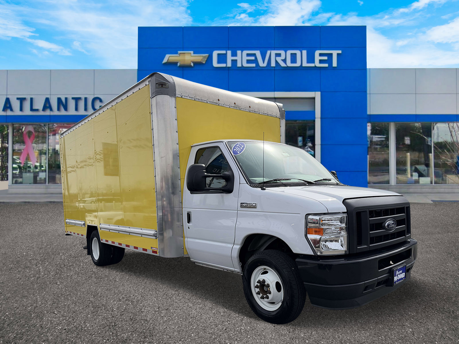 Used 2022 Ford E-350 and Econoline 350 Super Duty w/ Power Windows & Locks Group image 2