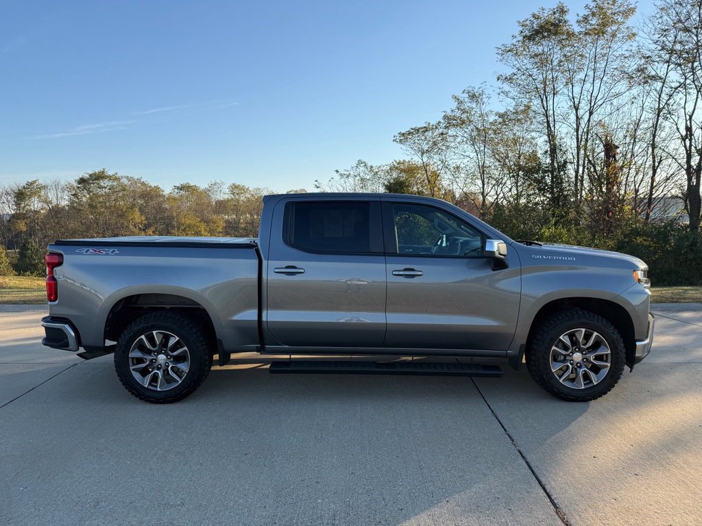 Used 2021 Chevrolet Silverado 1500 LT AWD/4WD image 2