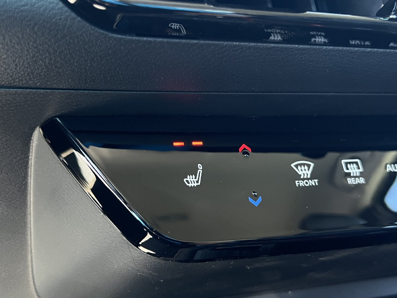 New 2027 Nissan Kicks SR AWD/4WD image 11