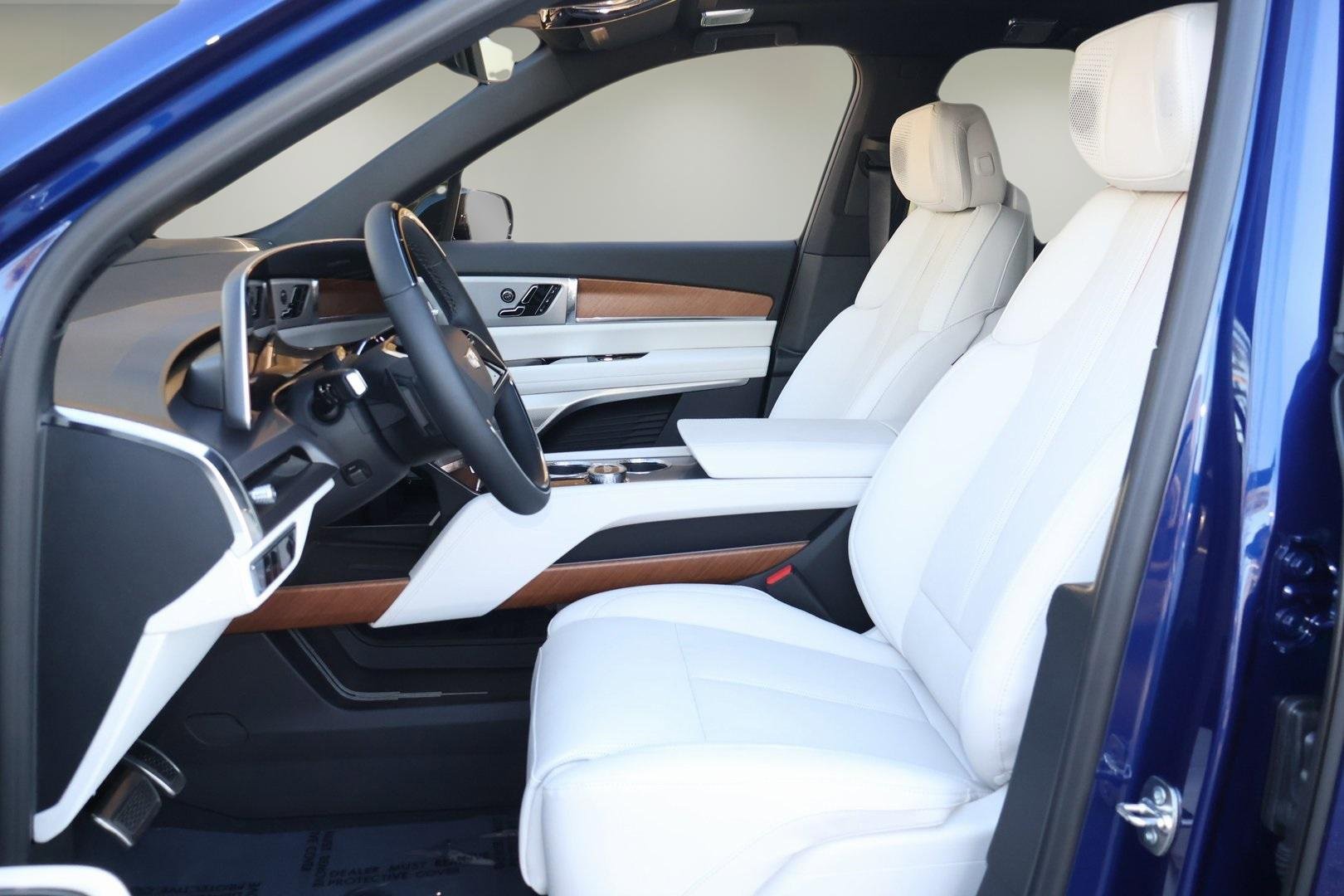 New 2026 Cadillac Vistiq Sport w/ LPO, Floor Liner Package image 13