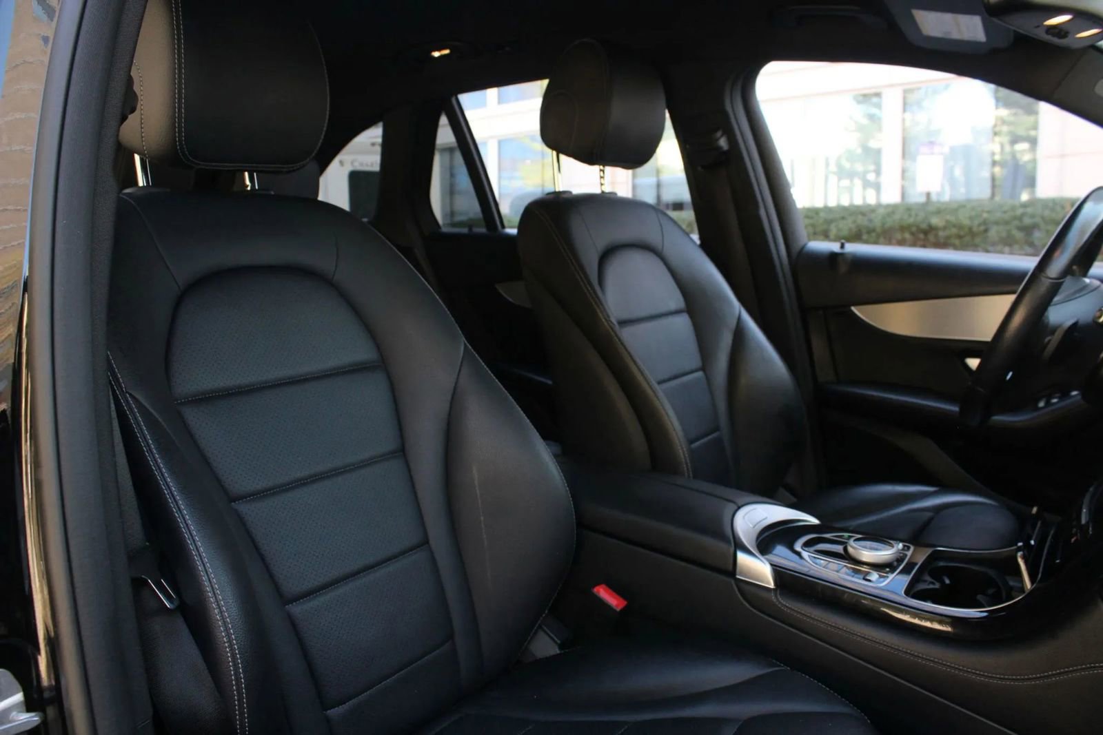 Used 2017 Mercedes-Benz GLC 300 4MATIC w/ Premium 1 Package image 28